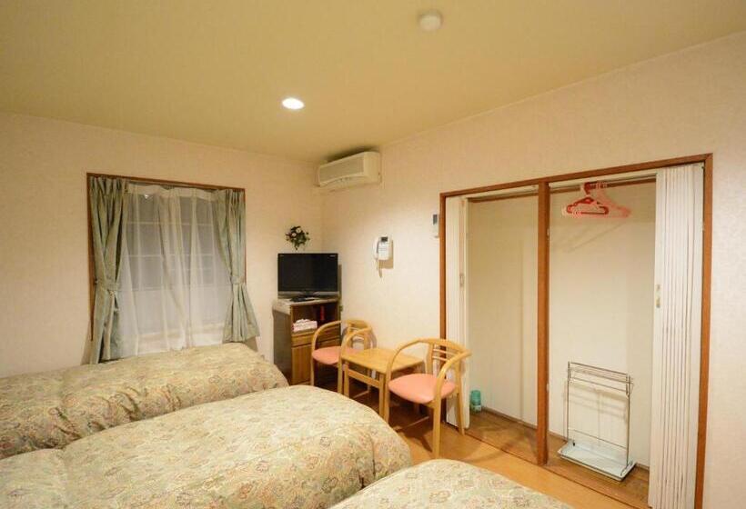 Семейный Номер, Pension Avenue
