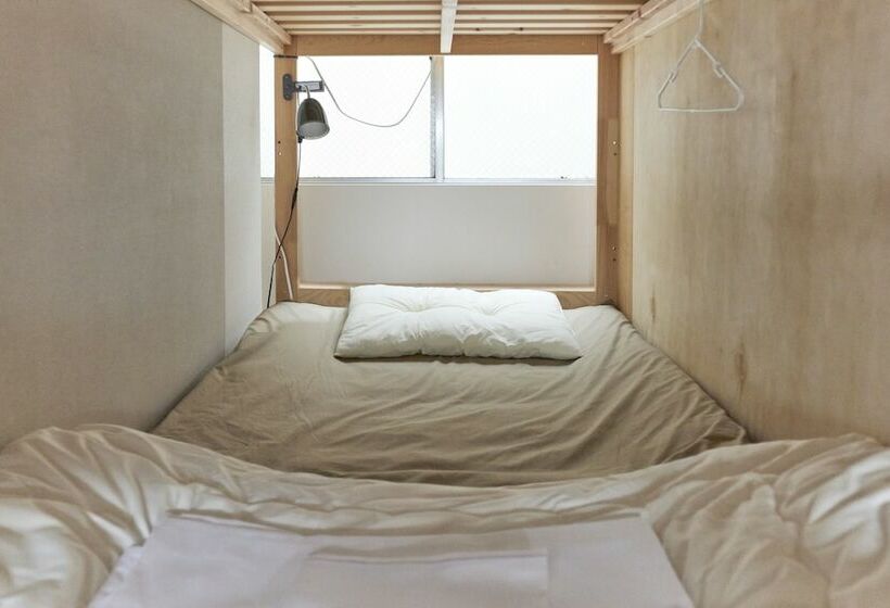 Кровать в Общей Комнате, Osaka Guest House Sakura