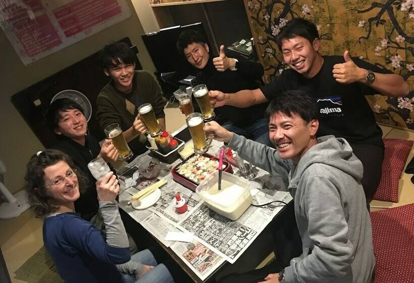 Кровать в Общей Комнате, Osaka Guest House Sakura