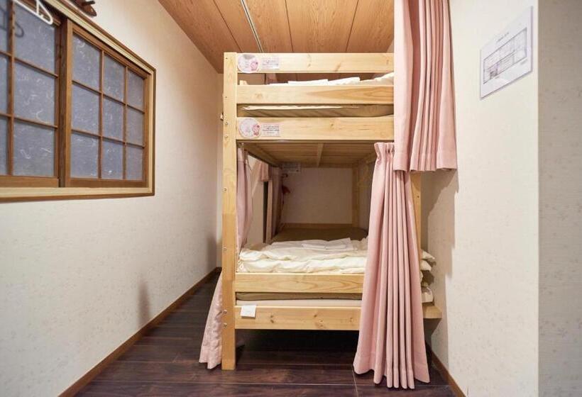 Четырехместный Номер Стандарт, Osaka Guest House Sakura