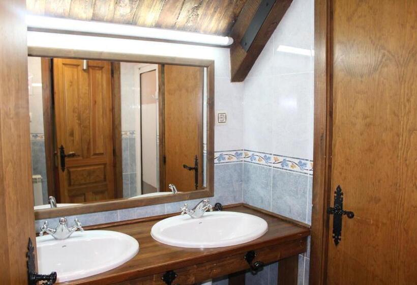 Кровать в Общей Комнате, Albergue Refugio Sargantana