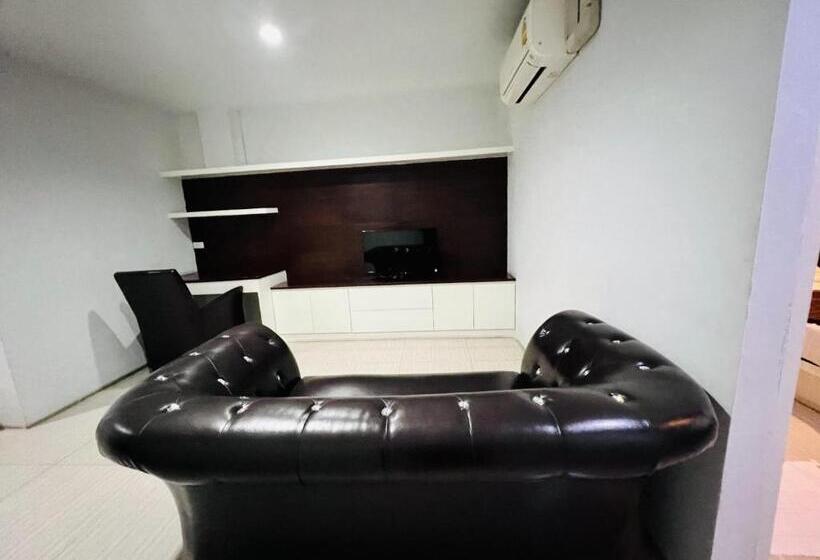 带1个卧室的带阳台的公寓, Inn Kham Apartment