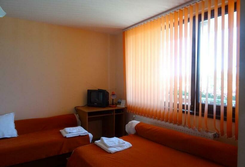 家庭间, Family Hotel Rose