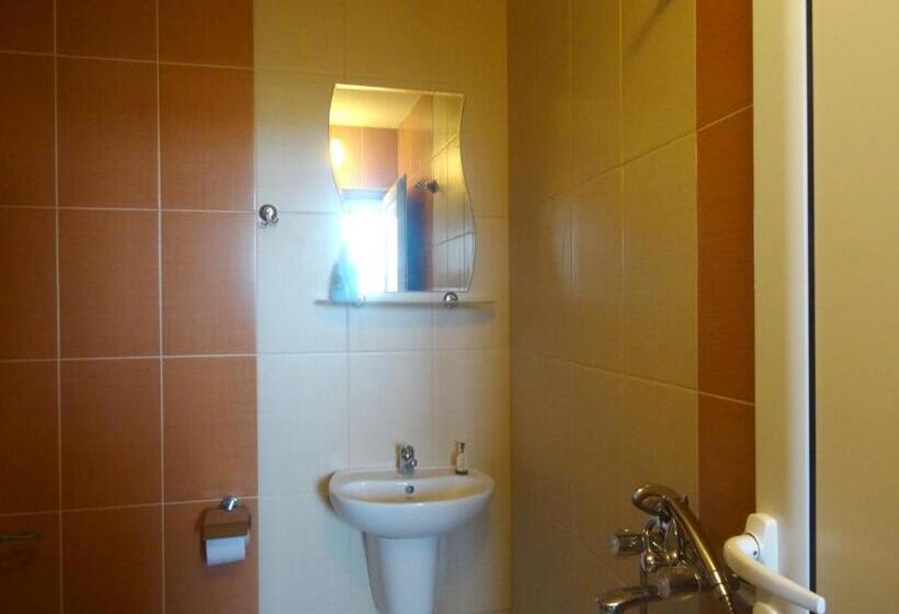 家庭间, Family Hotel Rose