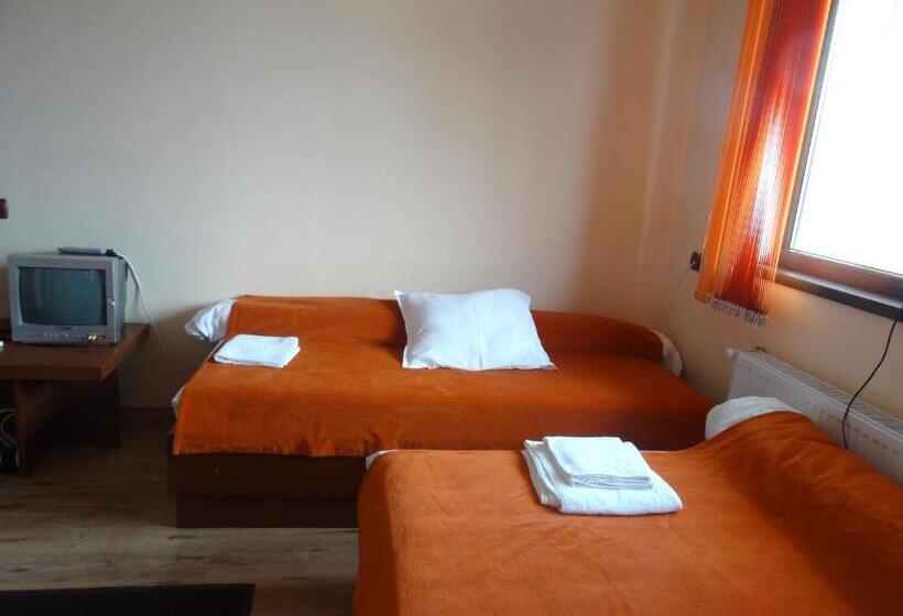 Семейный Номер, Family Hotel Rose