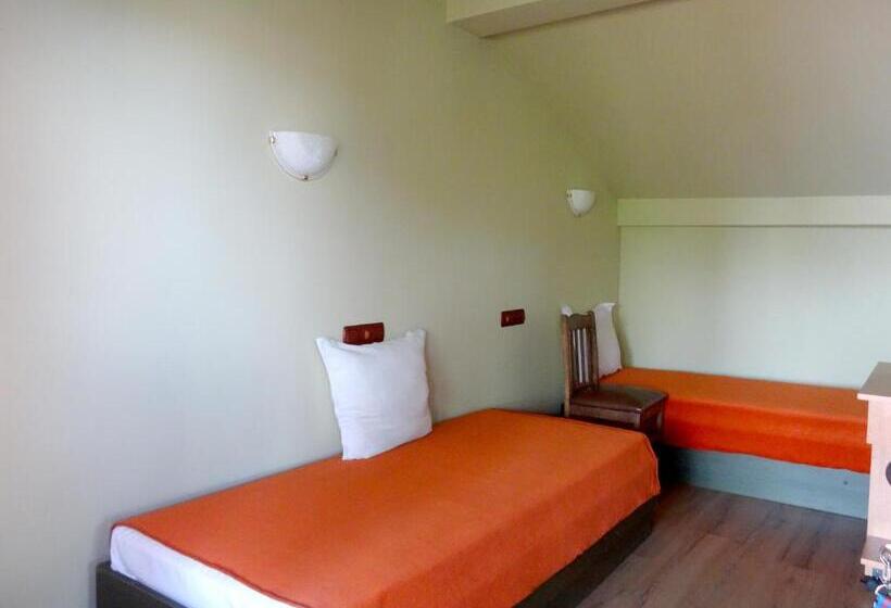 家庭间, Family Hotel Rose