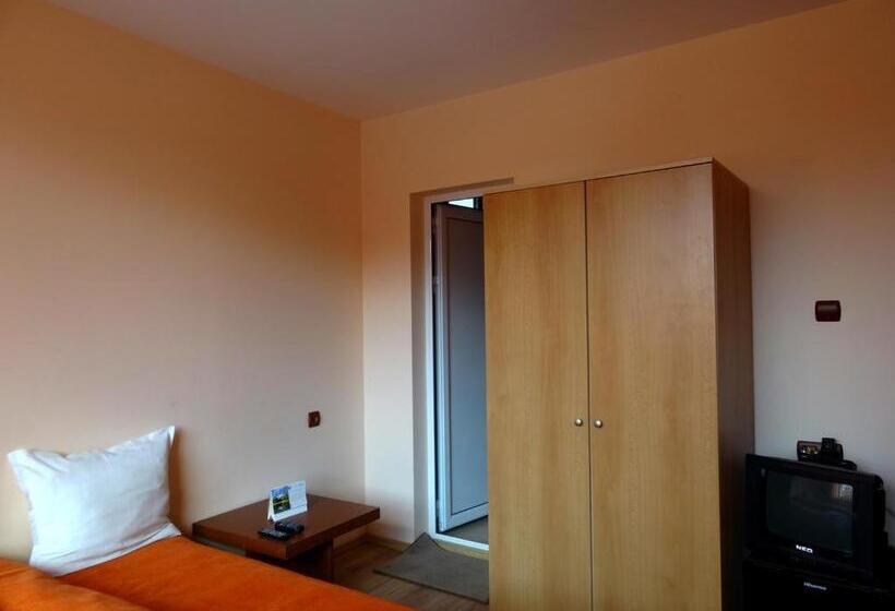 Номер Стандарт Трехместный, Family Hotel Rose