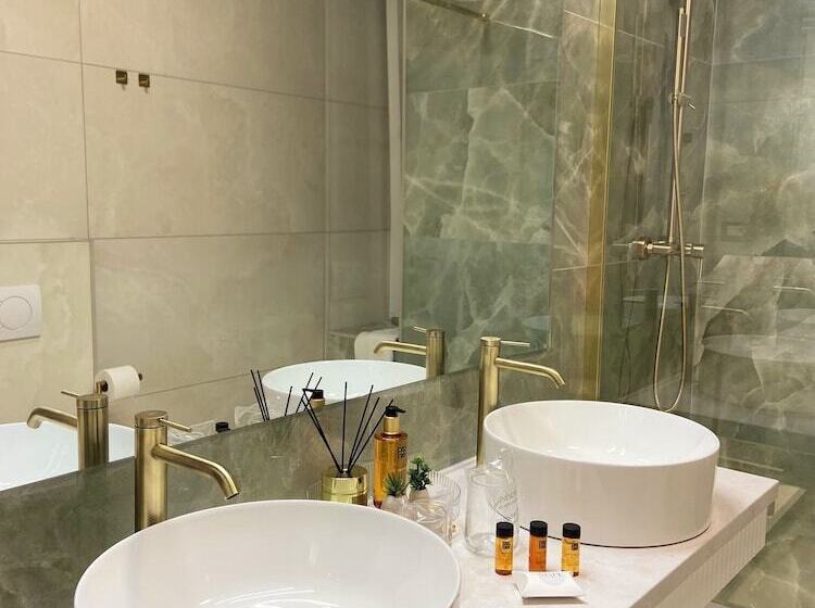 اتاق لوکس با چشم‌انداز دریا, Mape Luxury Rooms