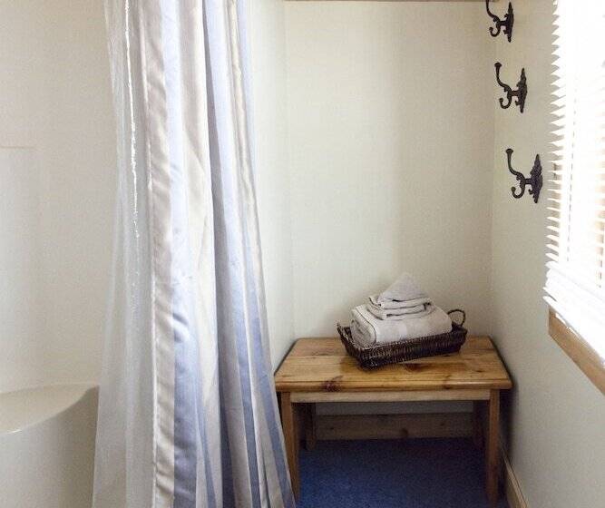 Номер Стандарт, A Stay Inn Ely
