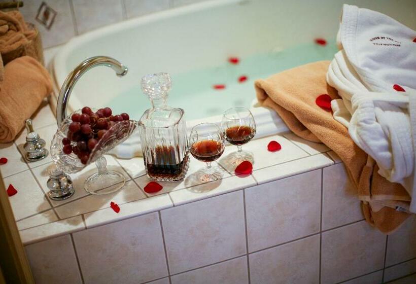 Люкс с гидромассажем, Haven By The Sea B&b Inn