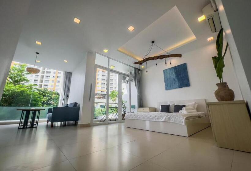 سوئیت با بالکن, Notre Maison 7  Villa