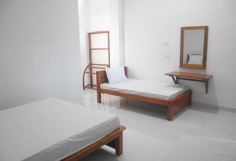 اتاق استاندارد سه تخته با بالکن, Golden City Resort Anuradhapura