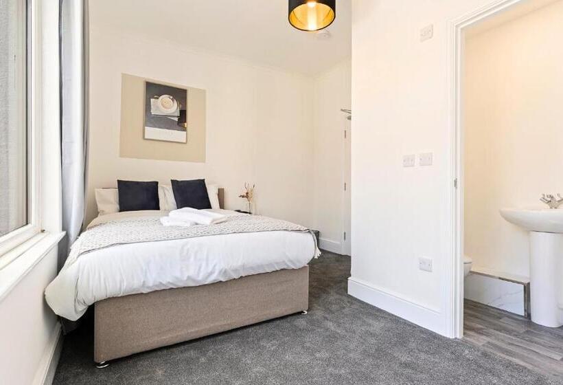 Номер Стандарт, Suite #4   Central Location   Private Ensuite, Smart Tv, Fast Wifi And Free Parking   By Yoko Proper