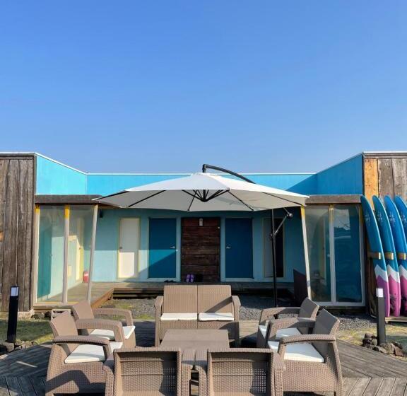 تختخواب در اتاق مشترک, Surf Stay