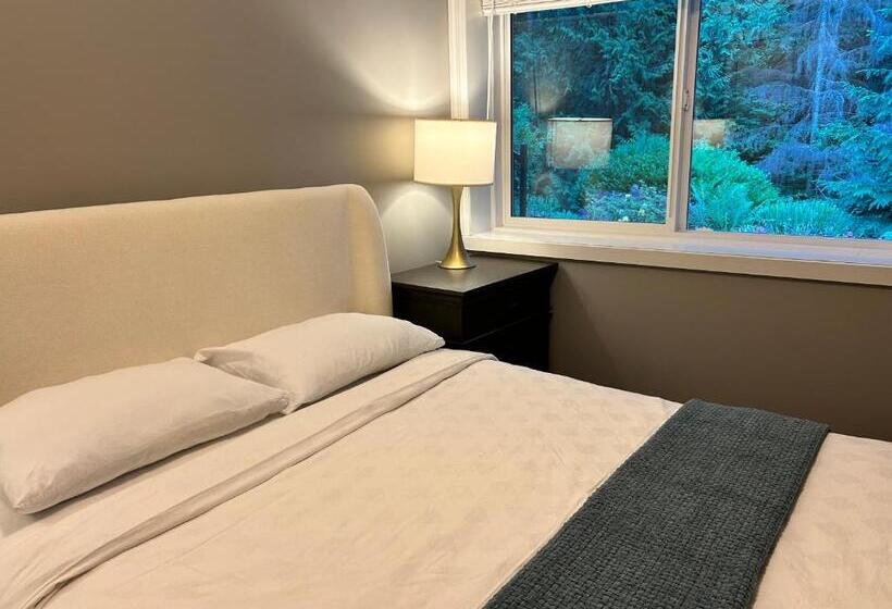 2 Bedrooms Apartment Mountain View, North Vancouver Lynn Valley Two Bedrooms Suite