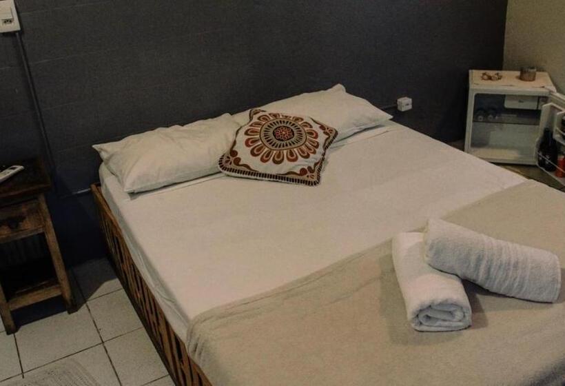 סטודיו משפחתי, Santo Hostel Paraty