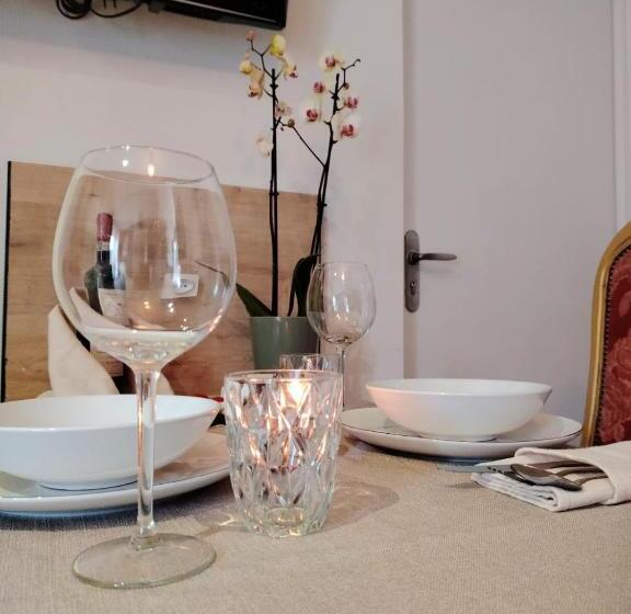 Апартаменты 1 Спальня с Видом, Appart Hôtel Le Combes