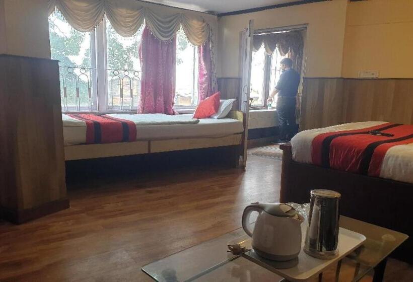 Трехместный Номер Классика, Oyo Flagship Hotel Polynia