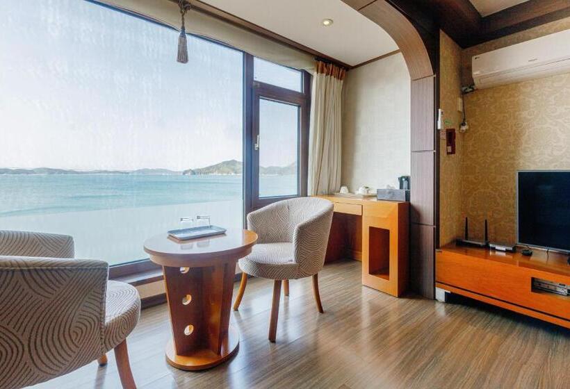 4인용 스탠다드 룸, Taean Beach Resort Pension