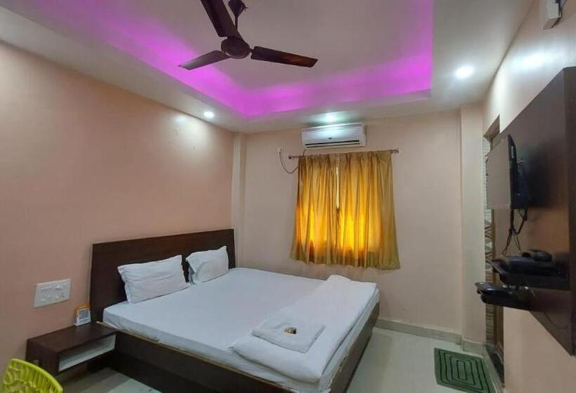 带大床的豪华间, Aradhya Side Sea View Hotel Near Puri Beach  Excellent Choice Of Travellers   Best Seller By Morserv