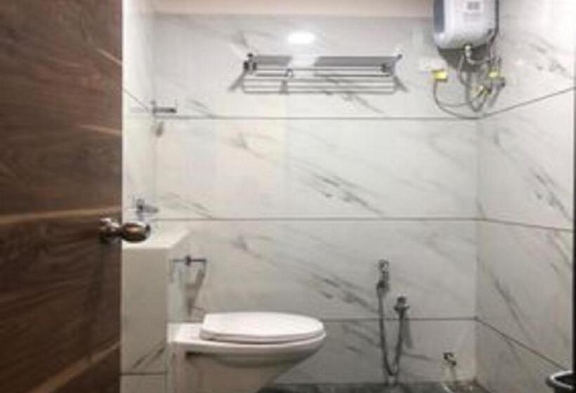 Номер Deluxe, Payal Mall Road Nainital   Lake View Hotel   Prime Location With Spacious Room Quality   Best Seller