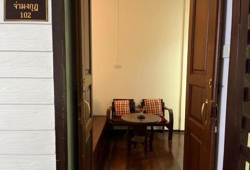 디럭스 스위트, Thanicha Resort Amphawa