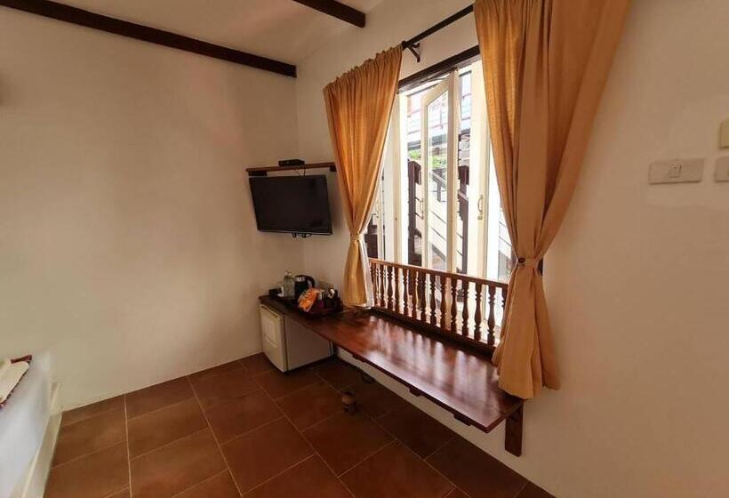 디럭스 룸, Thanicha Resort Amphawa