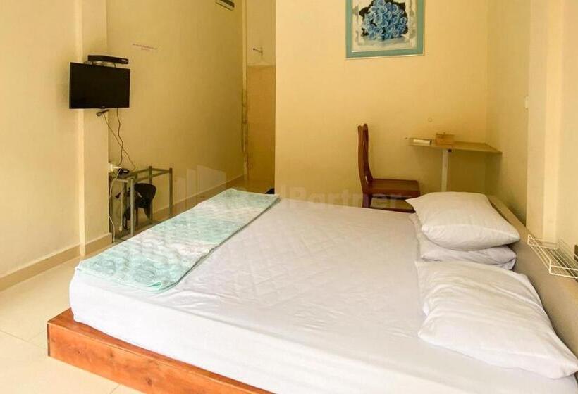 Quarto Estandar, Wisma Pinggir Redpartner