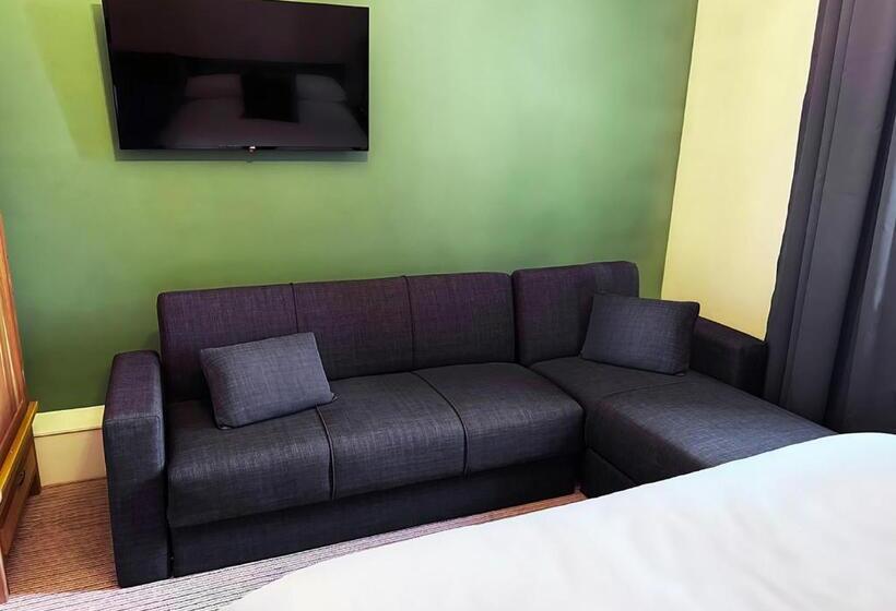 Семейный Номер, Station Lounge & Rooms