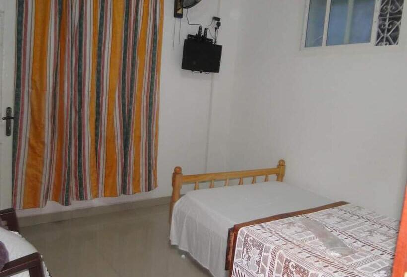 اتاق استاندارد یک نفره, Medina Hotel   Mutsamudu