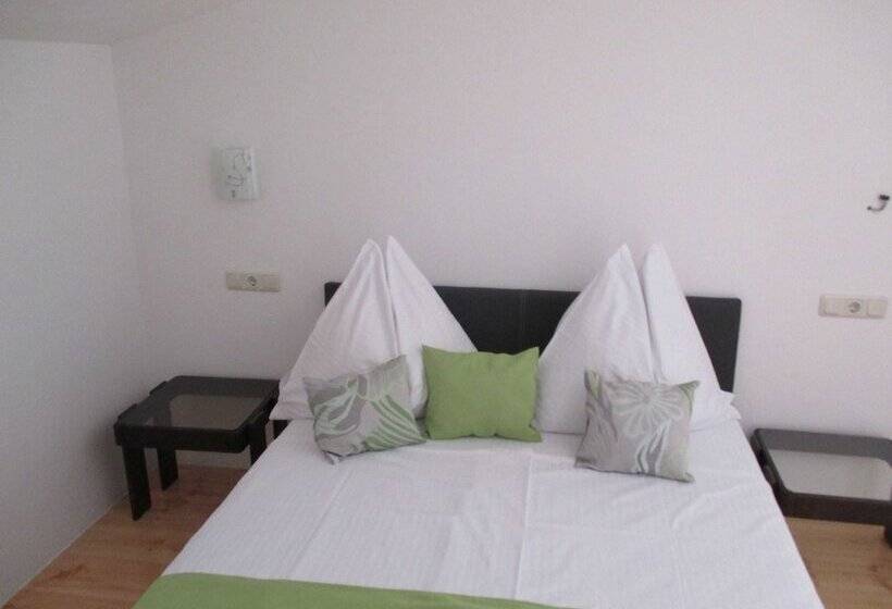 Апартаменты 2 Спальни с Балконом, Guest House Villa Daniel