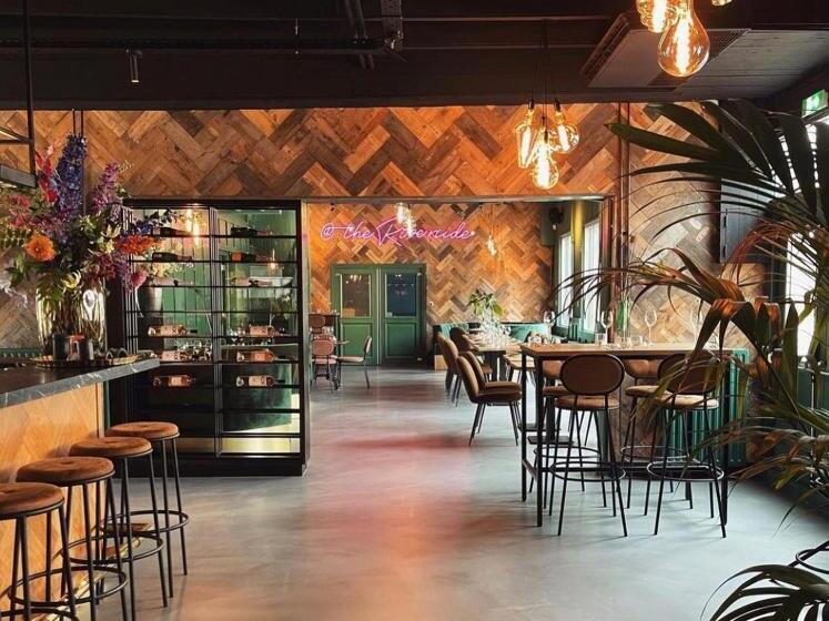 豪华房间, The Riverside Logies & Restaurant