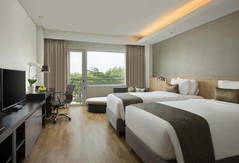 Номер Premium Вид на Гольф, Delonix Hotel Karawang