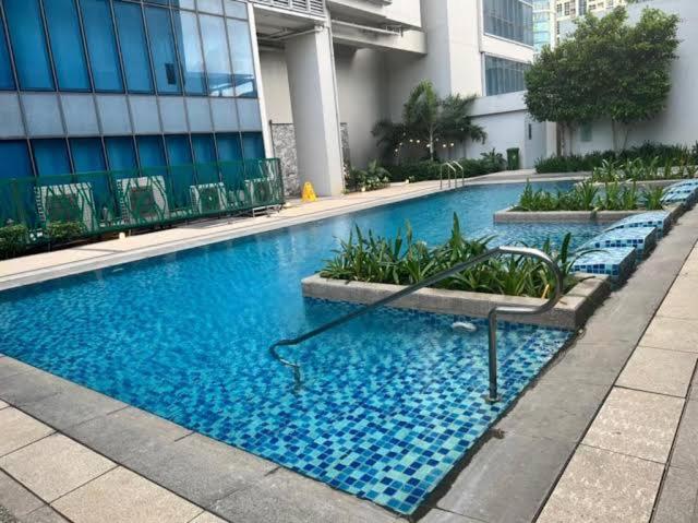 2 Bedroom Family Apartment with Views, Luxestaysmnl Stylish Family 2br Suite Poolgym 400mbps Wifi Netflx Amazing City View