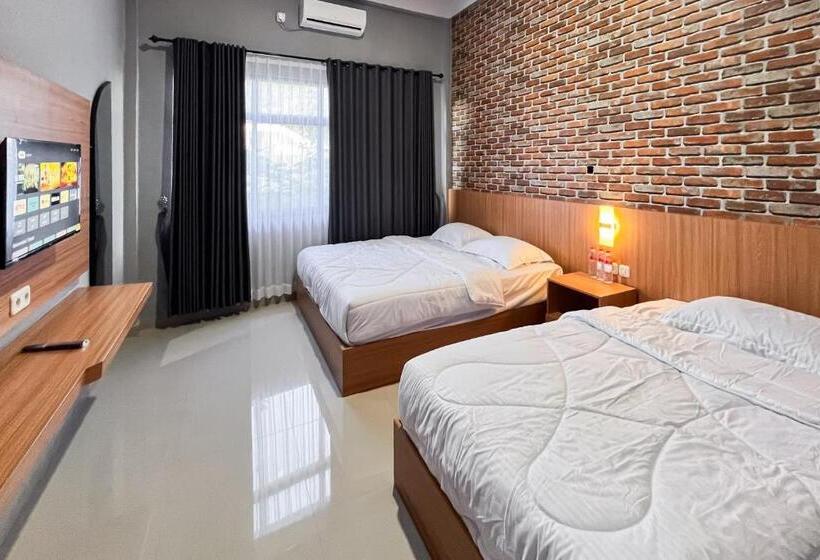 اتاق خانوادگی, Reddoorz Plus At New Favour Hotel Gunung Dempo