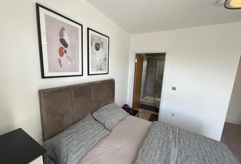 Номер Стандарт, Riverside Stay Near Canary Wharf   Thames View E16
