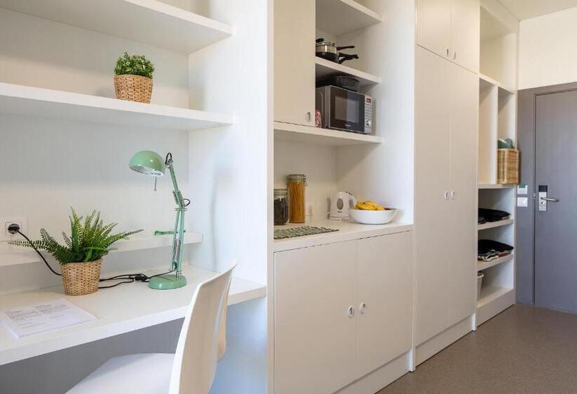 Студио Стандарт с Террасой, Milestone Carcavelos Nova