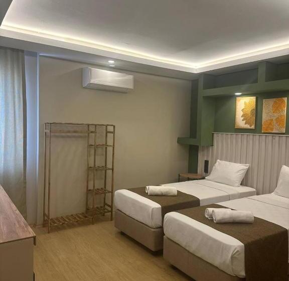 Номер Стандарт, Red Castle Hotel & Pub