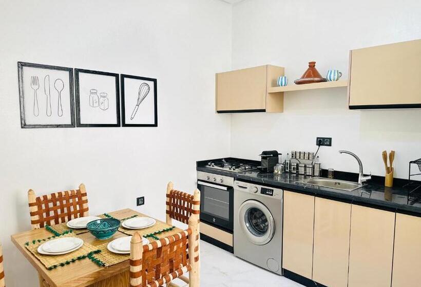 Апартаменты 1 Спальня Вид на Город, Salty Holiday Apartments