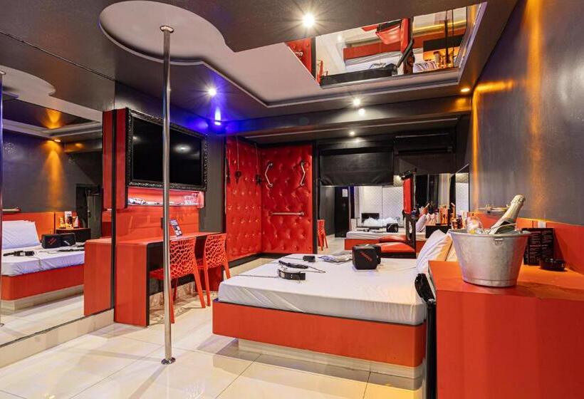 سوئیت با وان آب گرم, Euphoria Motel