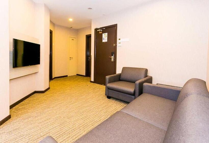 Suite with lake view, Icon Hotel Segamat