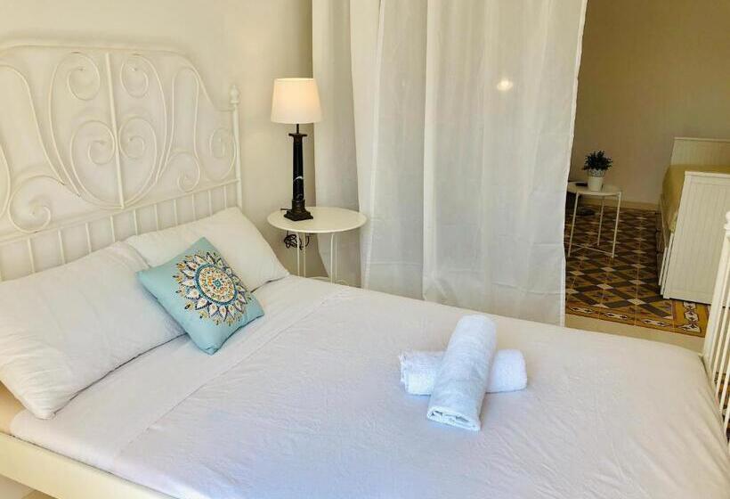 استودیو استاندارد با تراس, Stylish Accommodation In Sliema Exiles