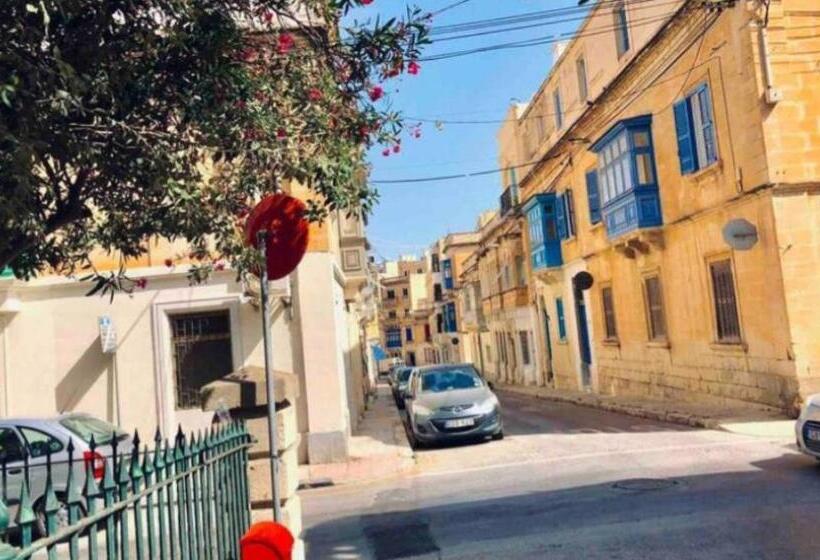 استودیوی استاندارد, Stylish Accommodation In Sliema Exiles