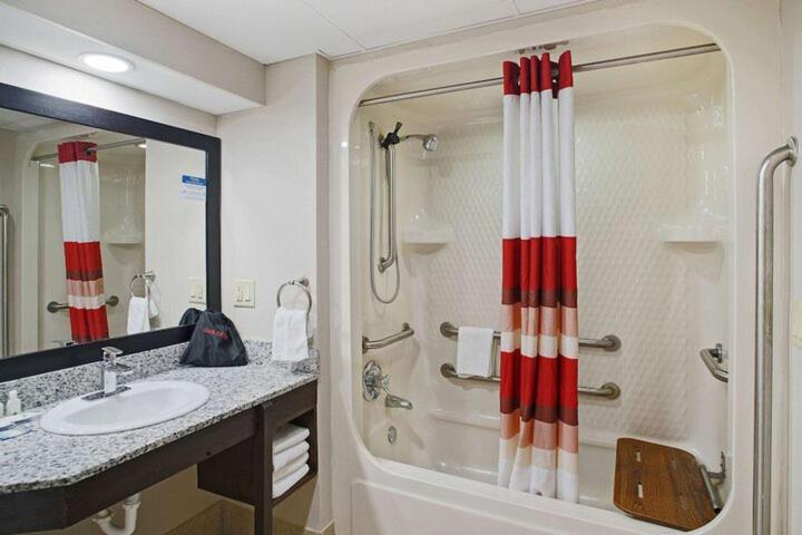 장애인을 위한 킹사이즈 침대 스탠다드 룸, Bentonville Ozark Oasis