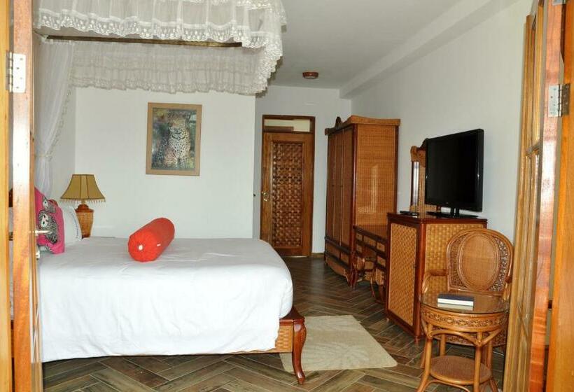 Deluxe Room, Fort Fun City
