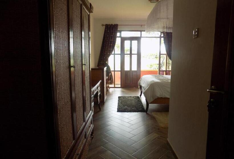 Deluxe Room, Fort Fun City