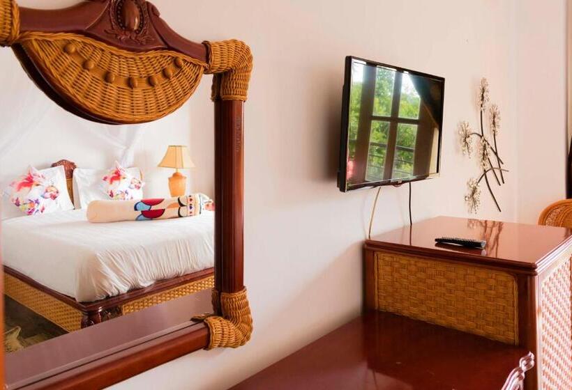 Deluxe Room, Fort Fun City