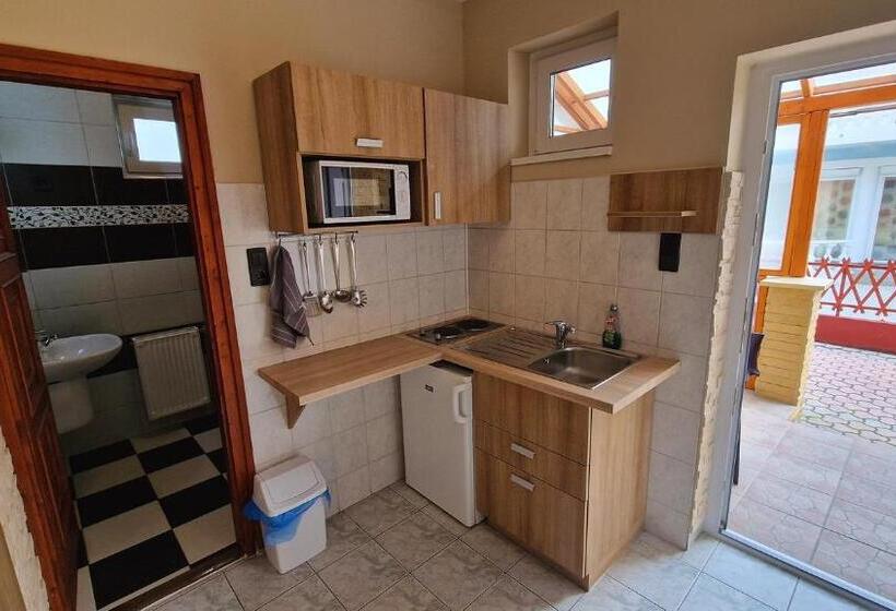 Апартаменты 1 Спальня, Napsugár Apartmanház