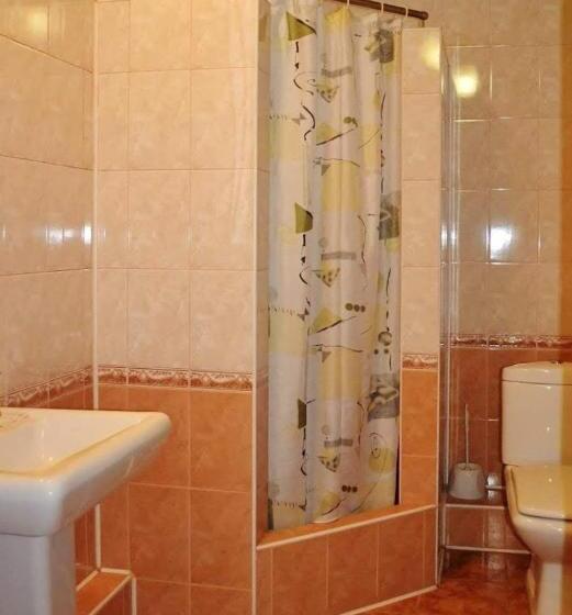 חדר סטנדרט לשלושה, Zabava Guest House