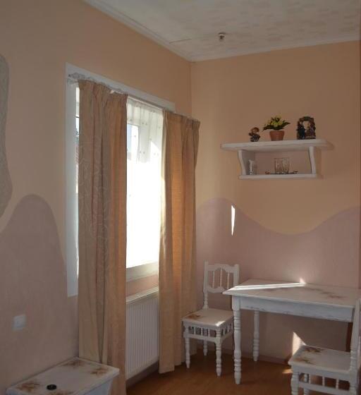 חדר אקונומי, Zabava Guest House
